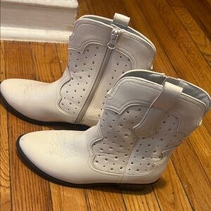 Art Class Kids White Western Boots